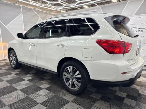 2020 Nissan Pathfinder SV