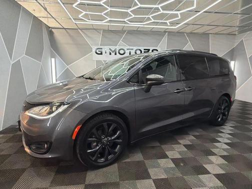 Gray 2020 Chrysler Pacifica Touring