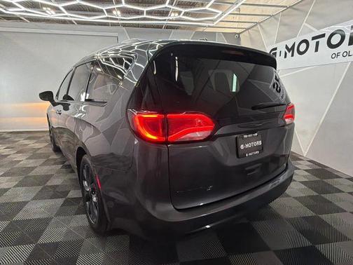 Gray 2020 Chrysler Pacifica Touring