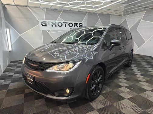 Gray 2020 Chrysler Pacifica Touring
