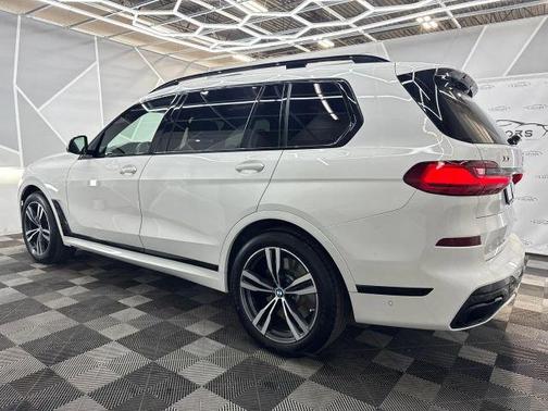2022 BMW X7 M50i