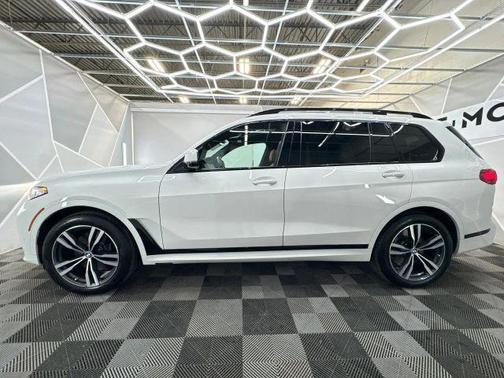 2022 BMW X7 M50i
