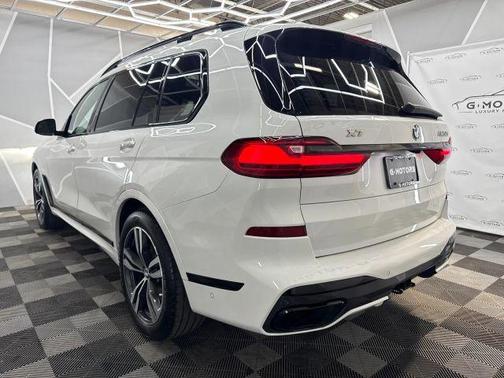 2022 BMW X7 M50i