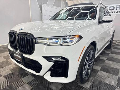 2022 BMW X7 M50i
