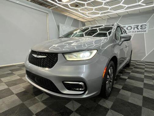2021 Chrysler Pacifica Touring-L