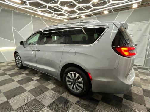 2021 Chrysler Pacifica Touring-L