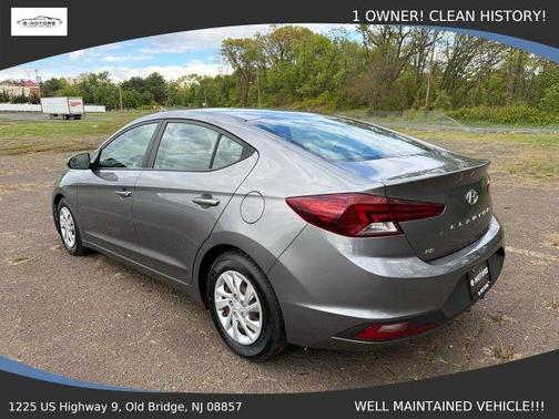 Gray 2019 Hyundai ELANTRA SE