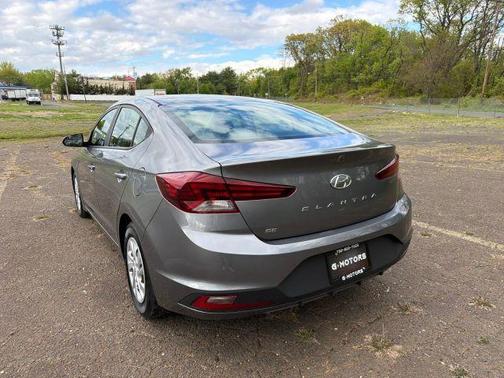 Gray 2019 Hyundai ELANTRA SE