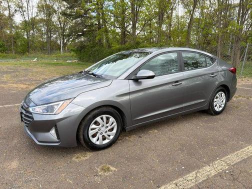 Gray 2019 Hyundai ELANTRA SE
