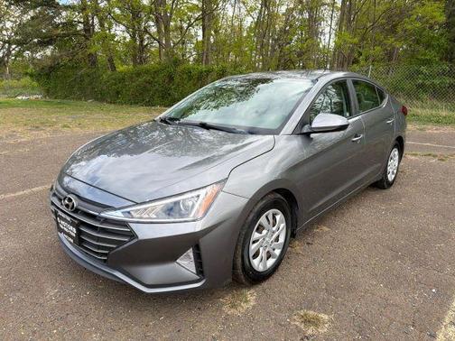 Gray 2019 Hyundai ELANTRA SE