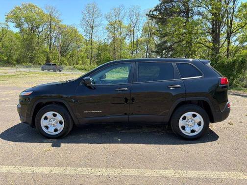 Black 2017 Jeep Cherokee Sport