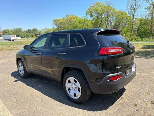 Black 2017 Jeep Cherokee Sport