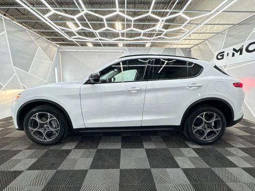 2021 Alfa Romeo Stelvio Base