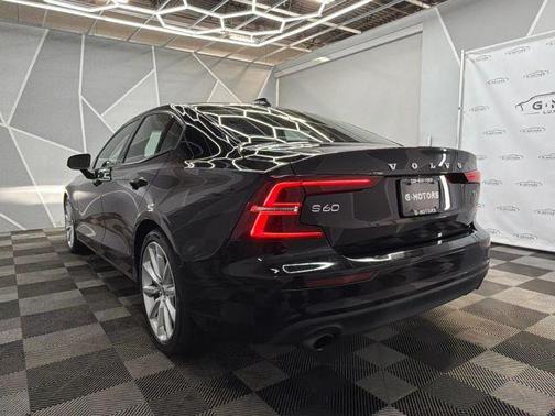2020 Volvo S60 T6 Momentum