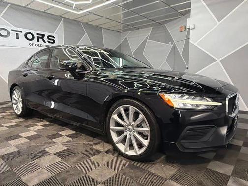 Black 2020 Volvo S60 T6 Momentum