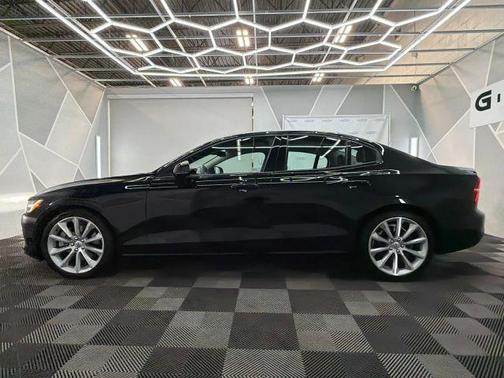 2020 Volvo S60 T6 Momentum