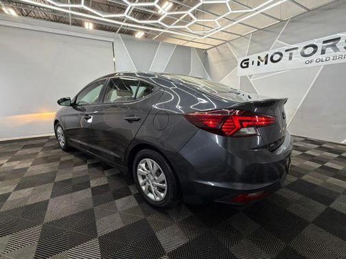 Gray 2020 Hyundai ELANTRA SE