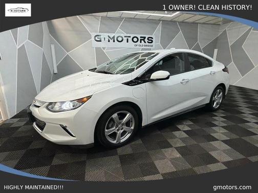 White 2018 Chevrolet Volt LT
