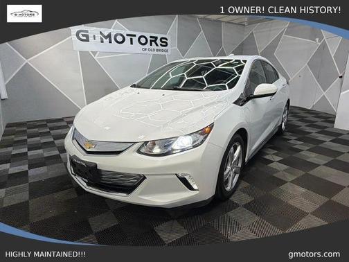 White 2018 Chevrolet Volt LT