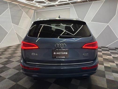 Utopia Blue Metallic 2017 Audi Q5 2.0T Premium Plus