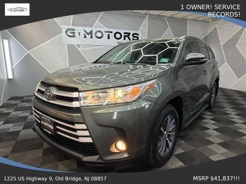 Green 2017 Toyota Highlander XLE