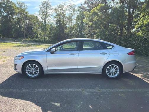 Silver 2019 Ford Fusion Hybrid SE