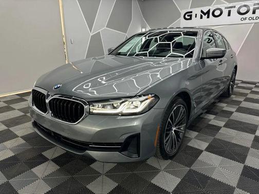 Gray 2023 BMW 540 i