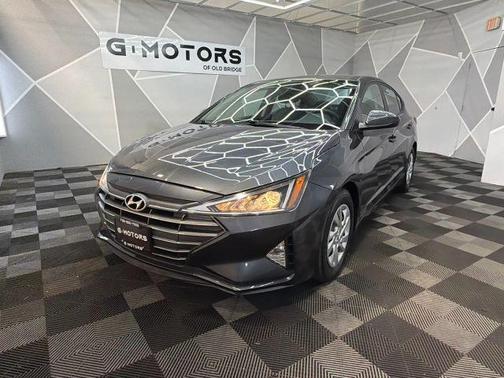 Gray 2020 Hyundai ELANTRA SE