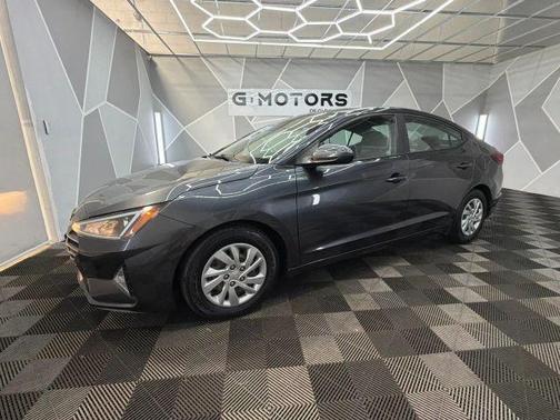 Gray 2020 Hyundai ELANTRA SE
