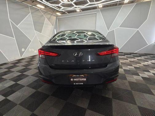 Gray 2020 Hyundai ELANTRA SE