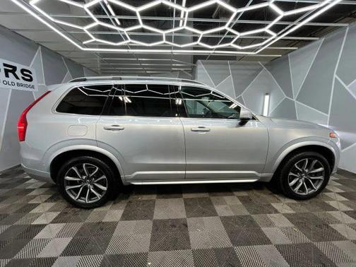 2017 Volvo XC90 T6 Momentum