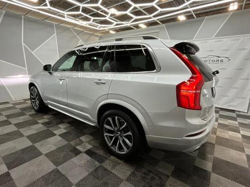 2017 Volvo XC90 T6 Momentum