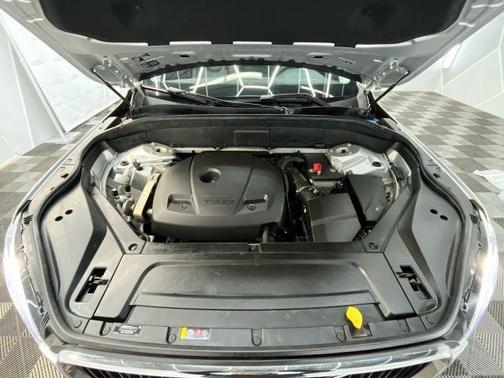 2017 Volvo XC90 T6 Momentum