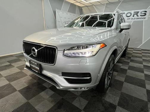 2017 Volvo XC90 T6 Momentum