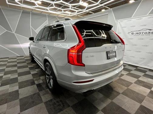 2017 Volvo XC90 T6 Momentum