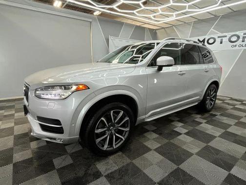 2017 Volvo XC90 T6 Momentum