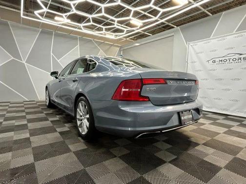 2017 Volvo S90 T6 Momentum