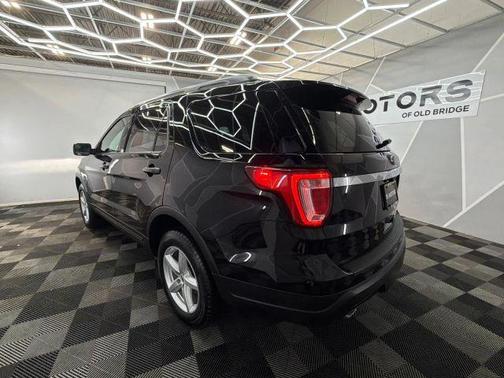 Black 2018 Ford Explorer Base