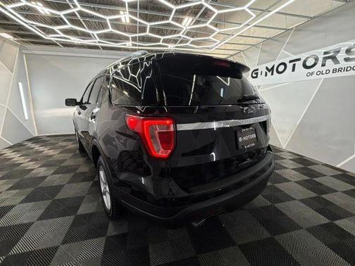 Black 2018 Ford Explorer Base