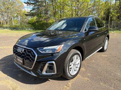 Mythos Black Metallic 2023 Audi Q5 45 S line quattro Premium