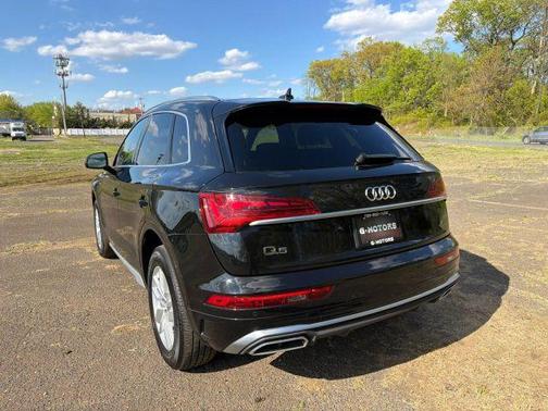 Mythos Black Metallic 2023 Audi Q5 45 S line quattro Premium