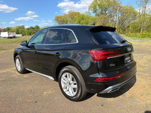 Mythos Black Metallic 2023 Audi Q5 45 S line quattro Premium
