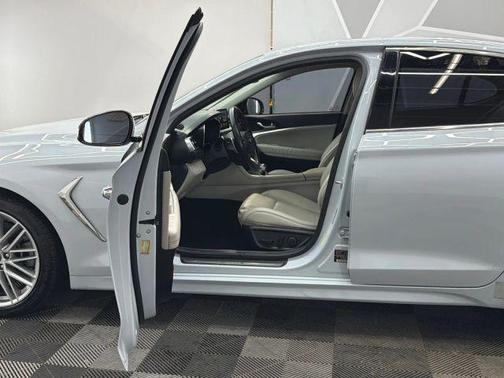 White 2020 Genesis G70 2.0T
