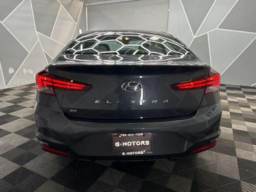 Gray 2020 Hyundai ELANTRA SE