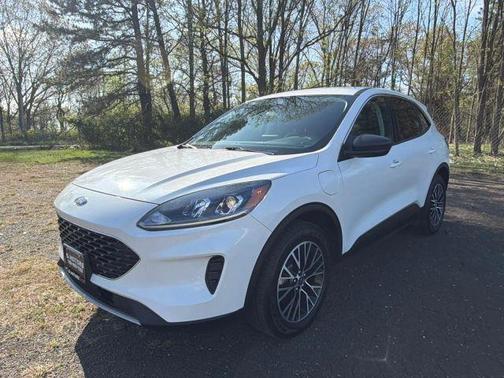 White 2022 Ford Escape PHEV SE