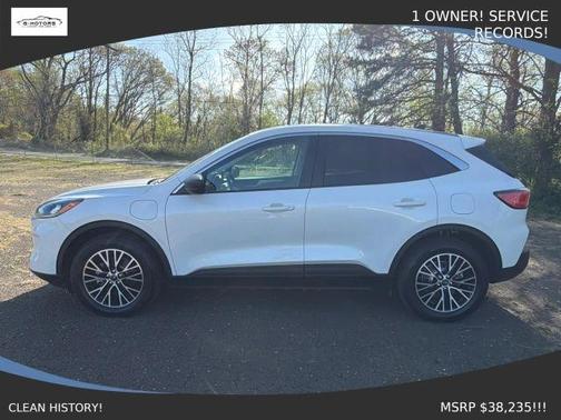 White 2022 Ford Escape PHEV SE