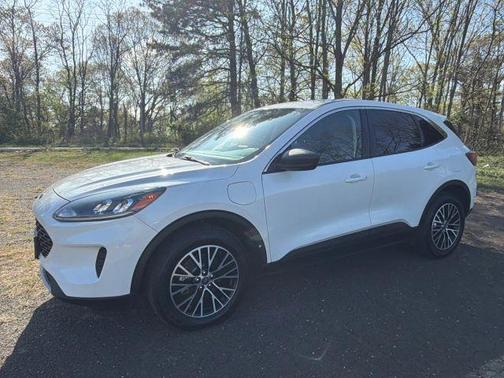 White 2022 Ford Escape PHEV SE