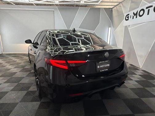 Black 2019 Alfa Romeo Giulia Base