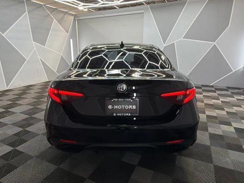 Black 2019 Alfa Romeo Giulia Base