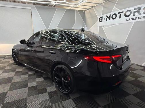 Black 2019 Alfa Romeo Giulia Base